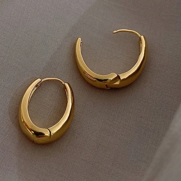 NWT 18k GOLD PLATED EARRINGS - Picture 3 of 7